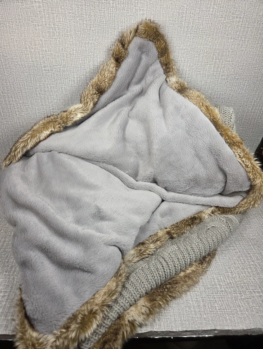 Martha Stewart Collection Gray Cable Knit Brown Faux Fur Blanket Throw 50x60